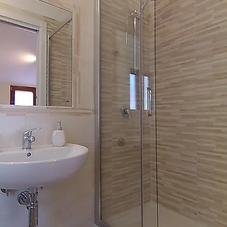 Short Amalfi Coast 3* אג'רולה