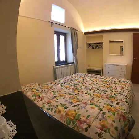 Short Amalfi Coast אג'רולה